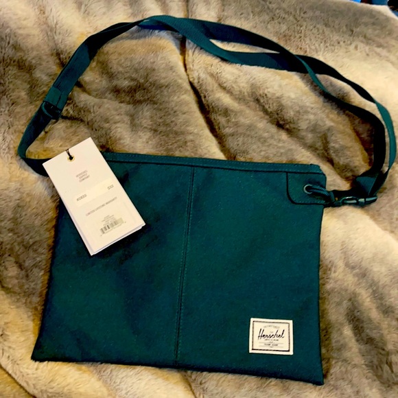 Herschel Supply Company Handbags - Herschel crossbody. NWT